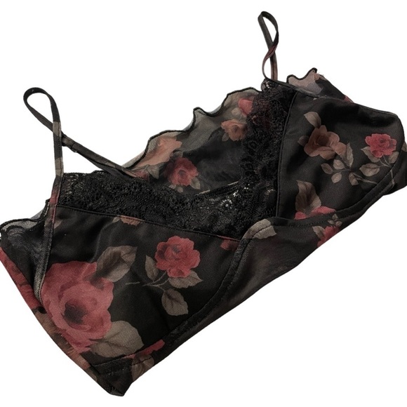 𝙁𝙍𝙀𝙀 🅽🅴🆆 Motel body con black red floral cami sexy sheer top, size Medium - Picture 9 of 11